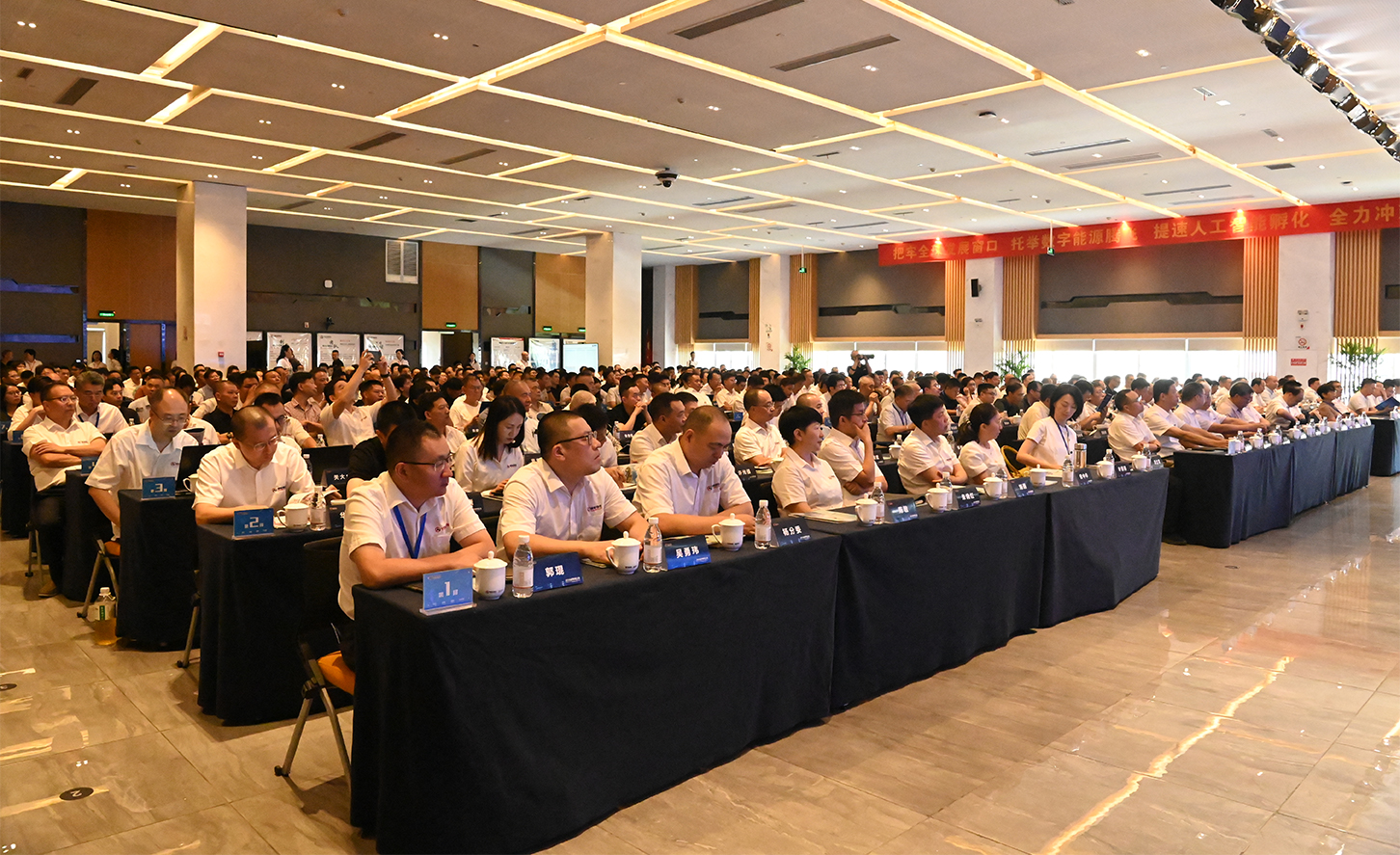 踔厲奮發(fā)四曲線，乘風破浪十五五——銀輪股份2025年度戰(zhàn)略研討會綜述